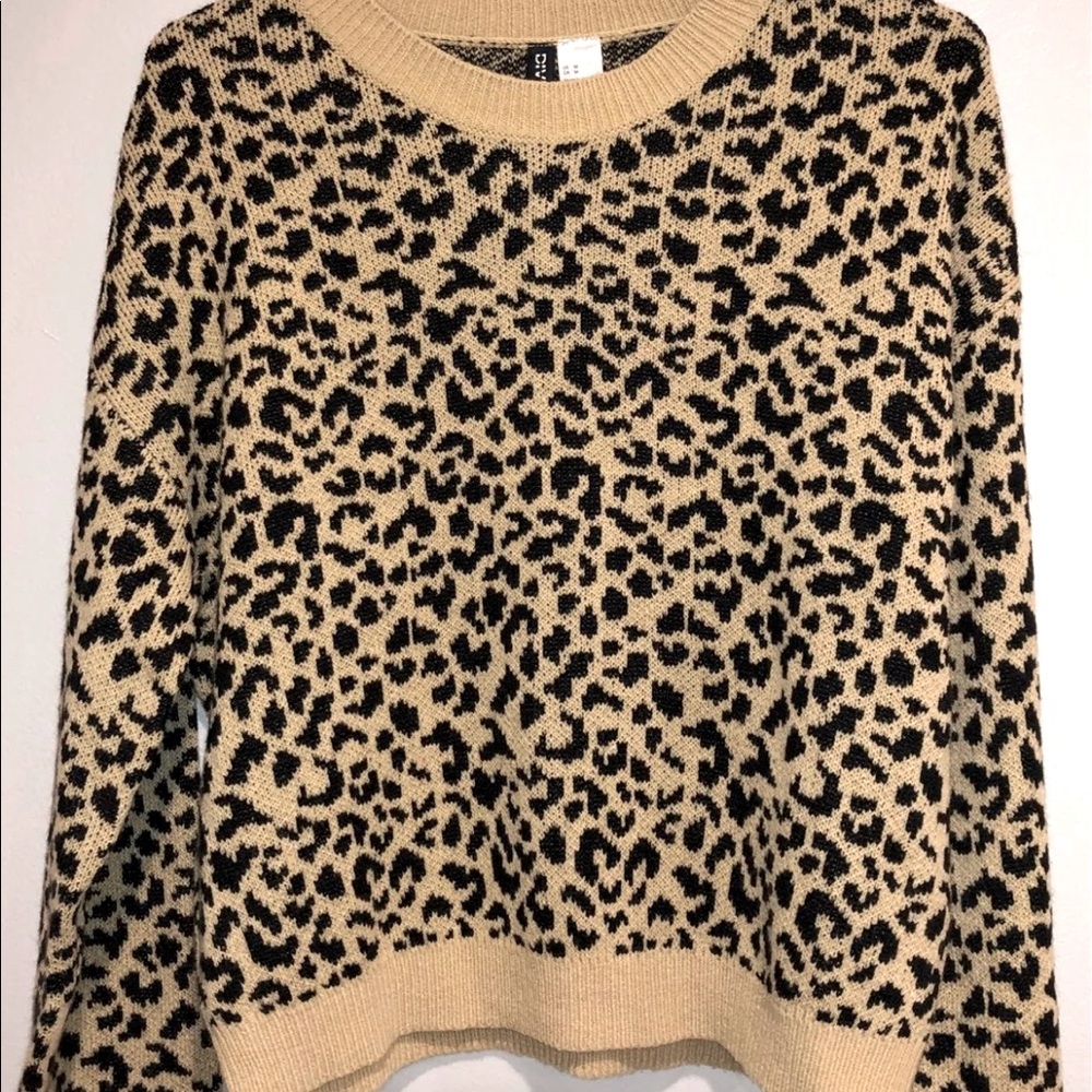 H&M pullover sweater cheetah print beige black animal print